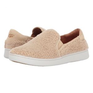 LIKE NEW UGG Women’s Ricci Shoe in Color Dusk